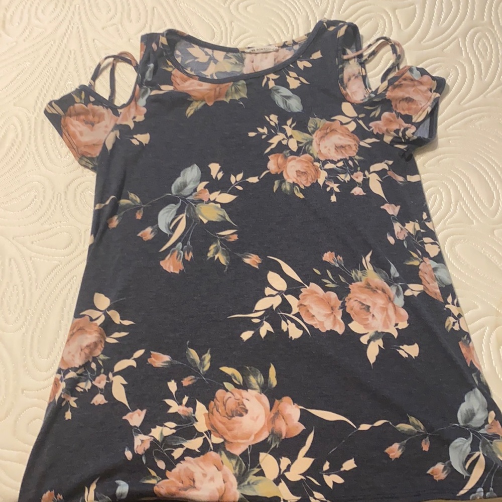 Cute floral top with strap sleeve detail